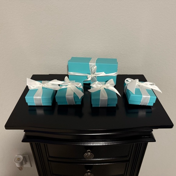 Tiffany boxes with Ribbons - Picture 2 of 2
